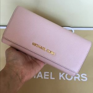 🌻Michael Kors Jet Set Travel Wallet